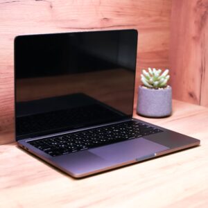 Apple MacBook Pro 13" Space Gray 2018 (MR9Q4) Б/У — изображение 3