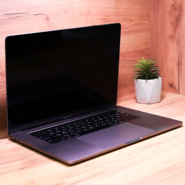 Apple MacBook Pro 15″ Space Gray (MLH42) 2016 Б/У - ТвойGadget