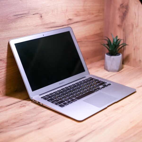 Apple MacBook Air 11″ Early 2015 MJVP2 Б/У - ТвойGadget