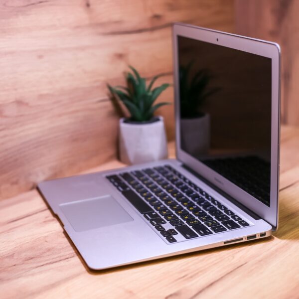 Apple MacBook Air 11″ Early 2015 MJVP2 Б/У - ТвойGadget