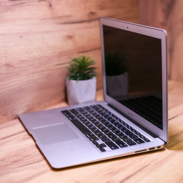 Apple MacBook Air 11″ Early 2015 MJVM2 Б/У - ТвойGadget
