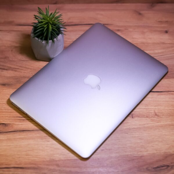 Apple MacBook Air 11″ Early 2015 MJVM2 Б/У - ТвойGadget