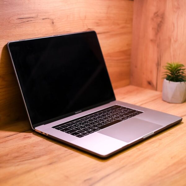 Apple MacBook Pro 15″ Space Gray 2019 (Z0WW00024) Б/У - ТвойGadget