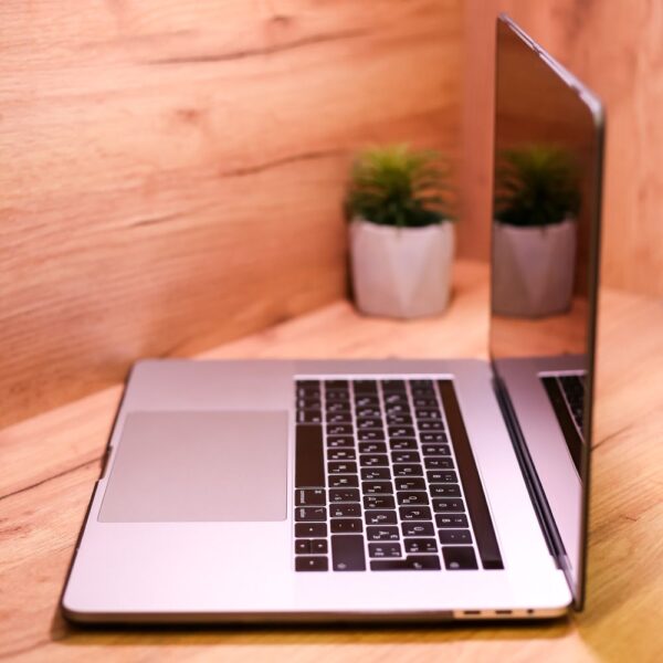 Apple MacBook Pro 15″ Space Gray 2019 (Z0WW00024) Б/У - ТвойGadget