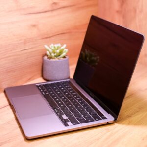 Apple MacBook Pro 13" M2 Space Gray (MNEH3) Б/У — изображение 3