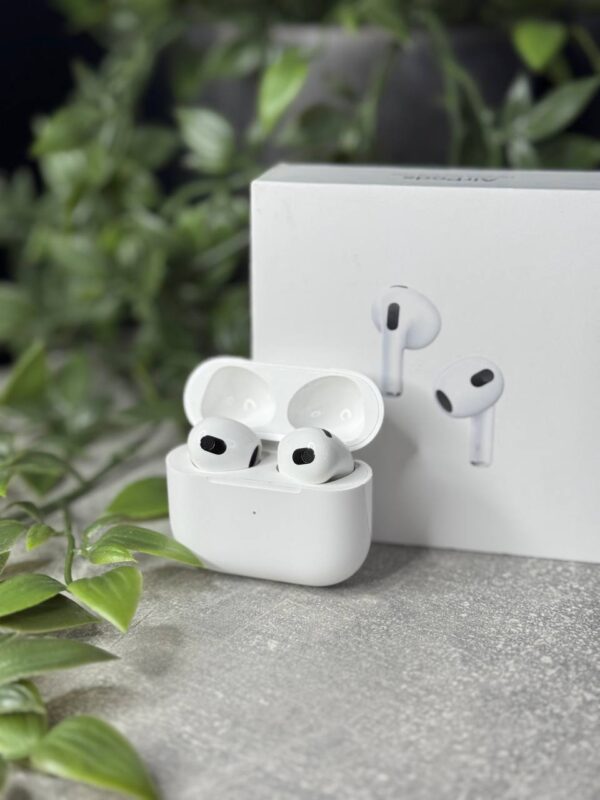 Навушники TWS Apple AirPods 3rd generation with Lightning Charging Case (MPNY3) [Вітринні] - ТвойGadget