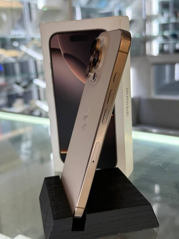 Apple iPhone 16 Pro 512GB Desert Titanium (MYNP3) Б/У - ТвойGadget