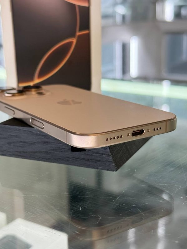 Apple iPhone 16 Pro 512GB Desert Titanium (MYNP3) Б/У - ТвойGadget